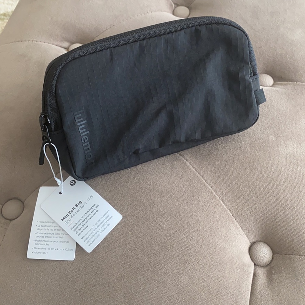 NWT! Lululemon MINI BELT BAG in Black - Picture 6 of 13